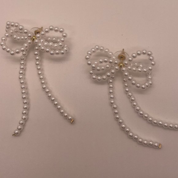 ❤️ FREE Pearl Bow Tie Modern Trendy Faux Chic Glam Girly Soft Drop Hip Earrings - Picture 4 of 5